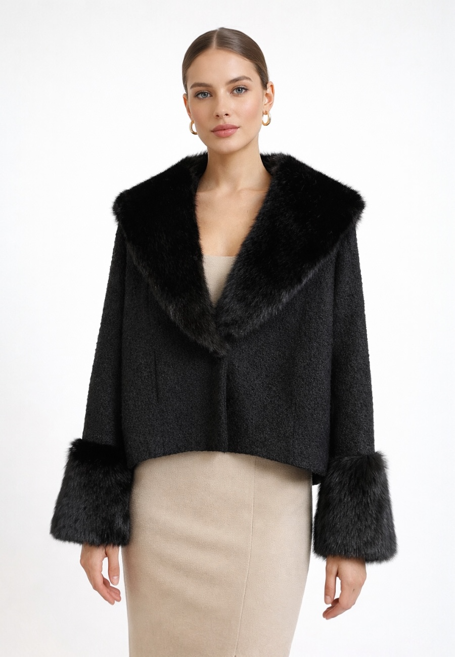 Kürk Yaka Detaylı Kısa Keçe Ceket