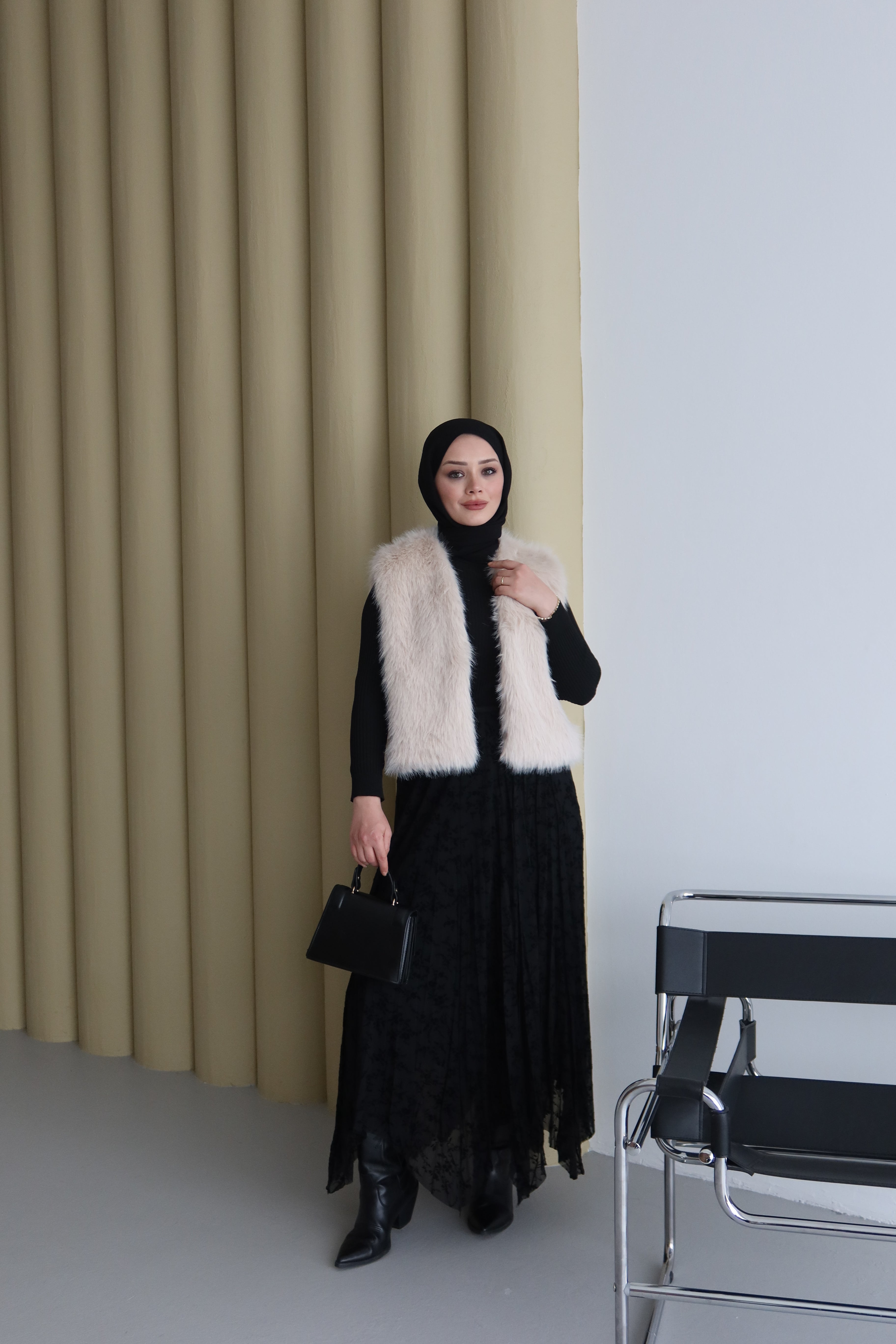 Düz Desen Kısa Kürk Yelek-Krem