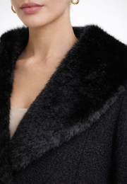 Kürk Yaka Detaylı Kısa Keçe Ceket