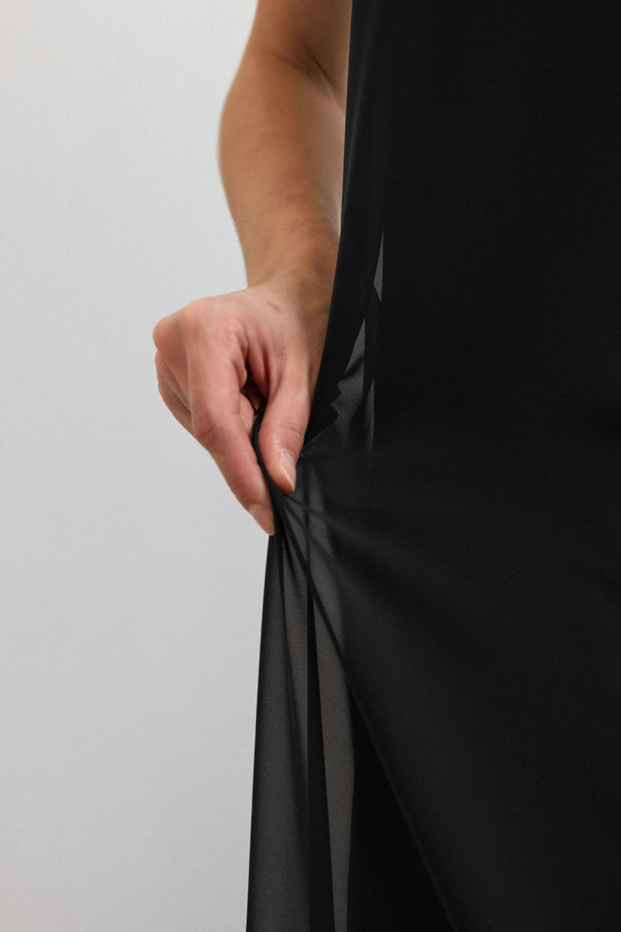 Önü Şifonlu Uzun İç Elbise-Siyah