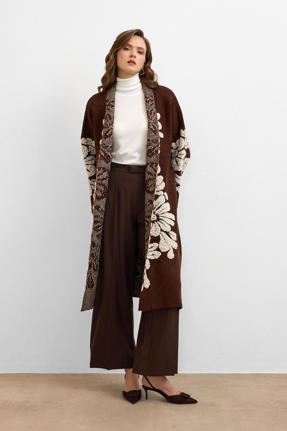 Çiçek Desenli Uzun Hırka Kahve