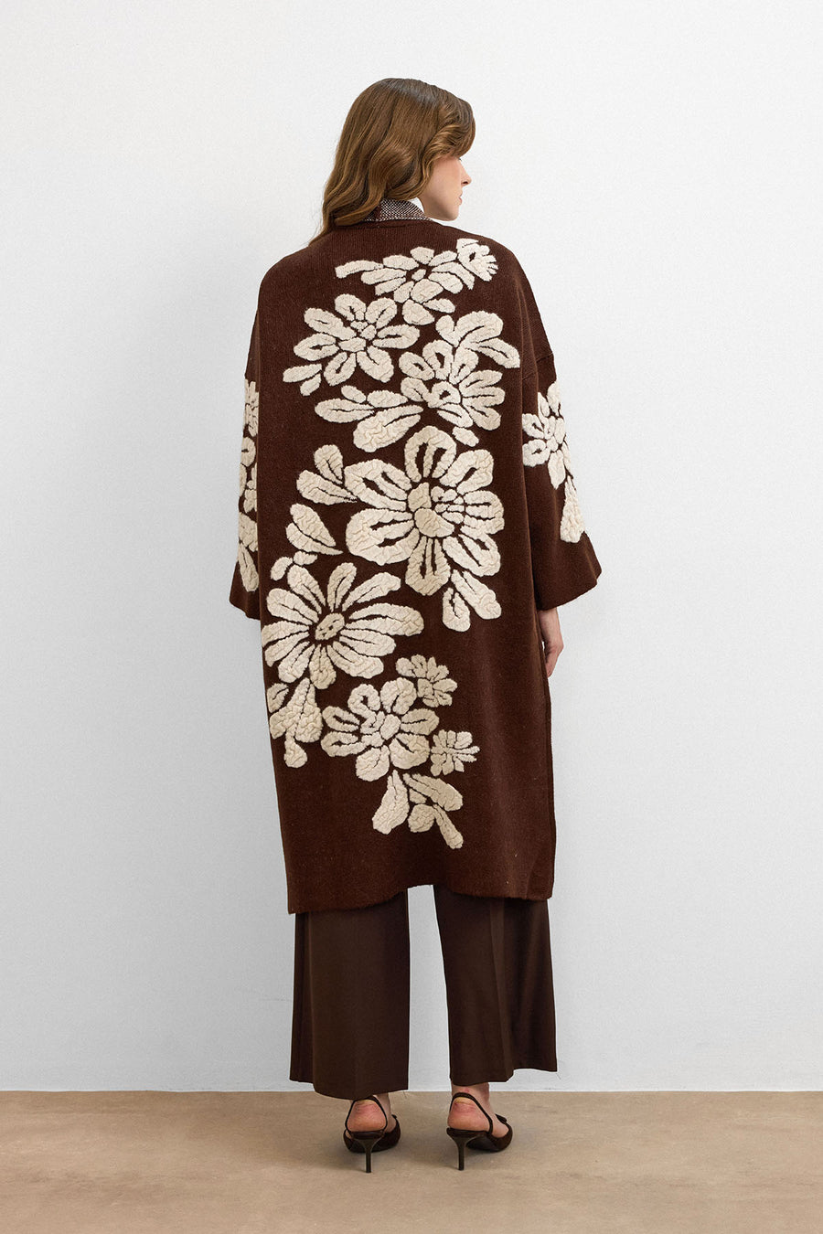 Çiçek Desenli Uzun Hırka Kahve