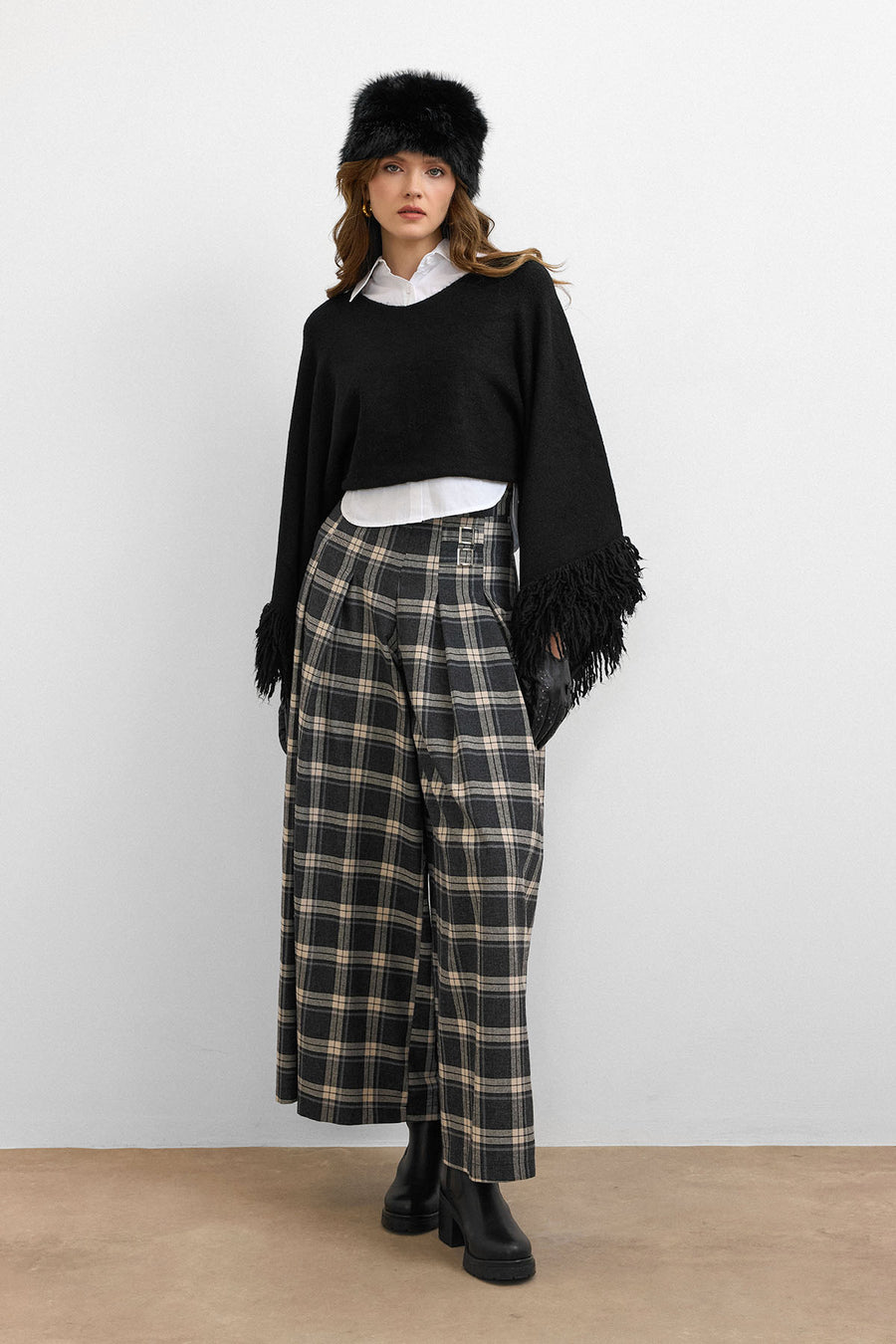 Püsküllü Triko Crop Kazak Siyah