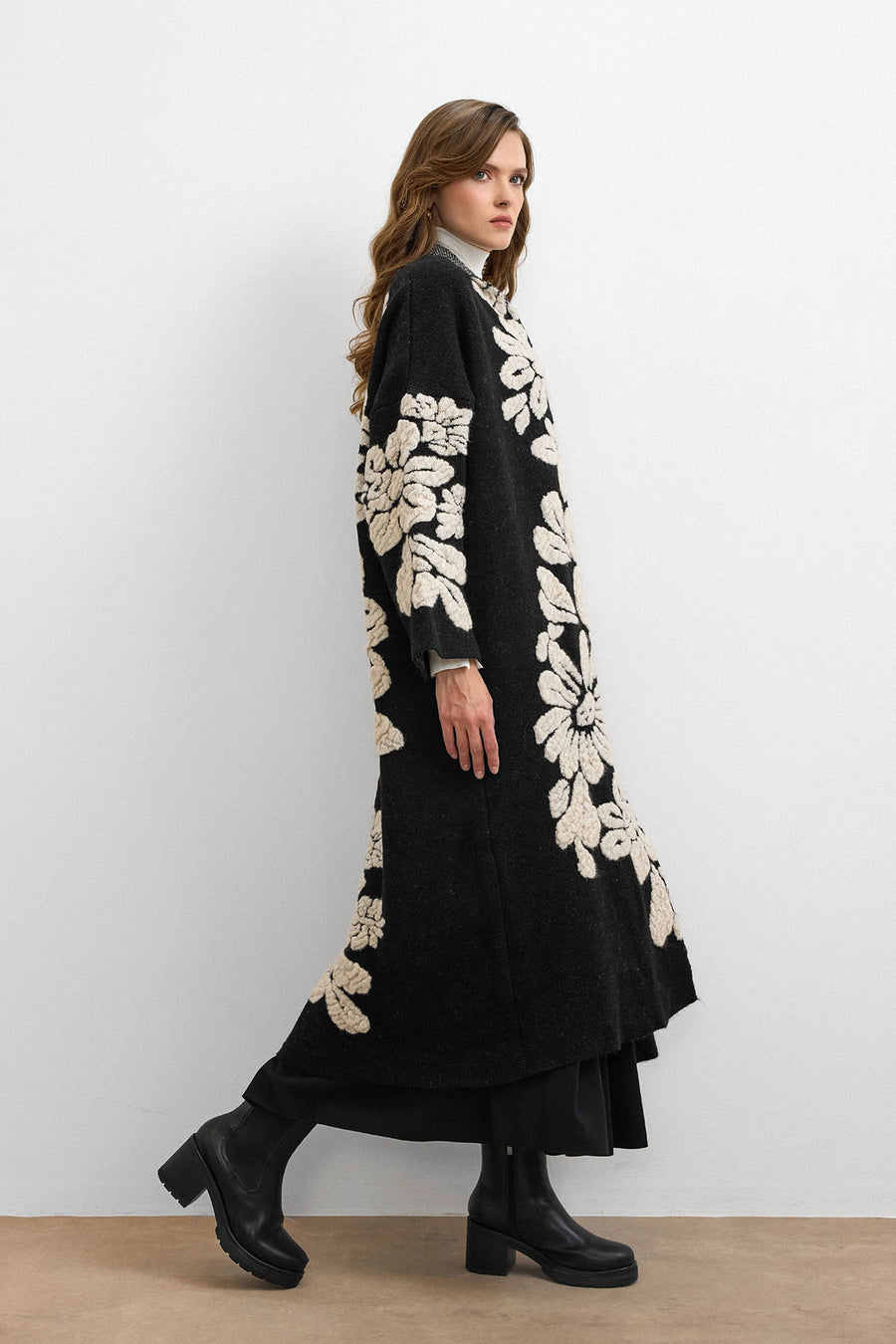 Çiçek Desenli Uzun Hırka Siyah