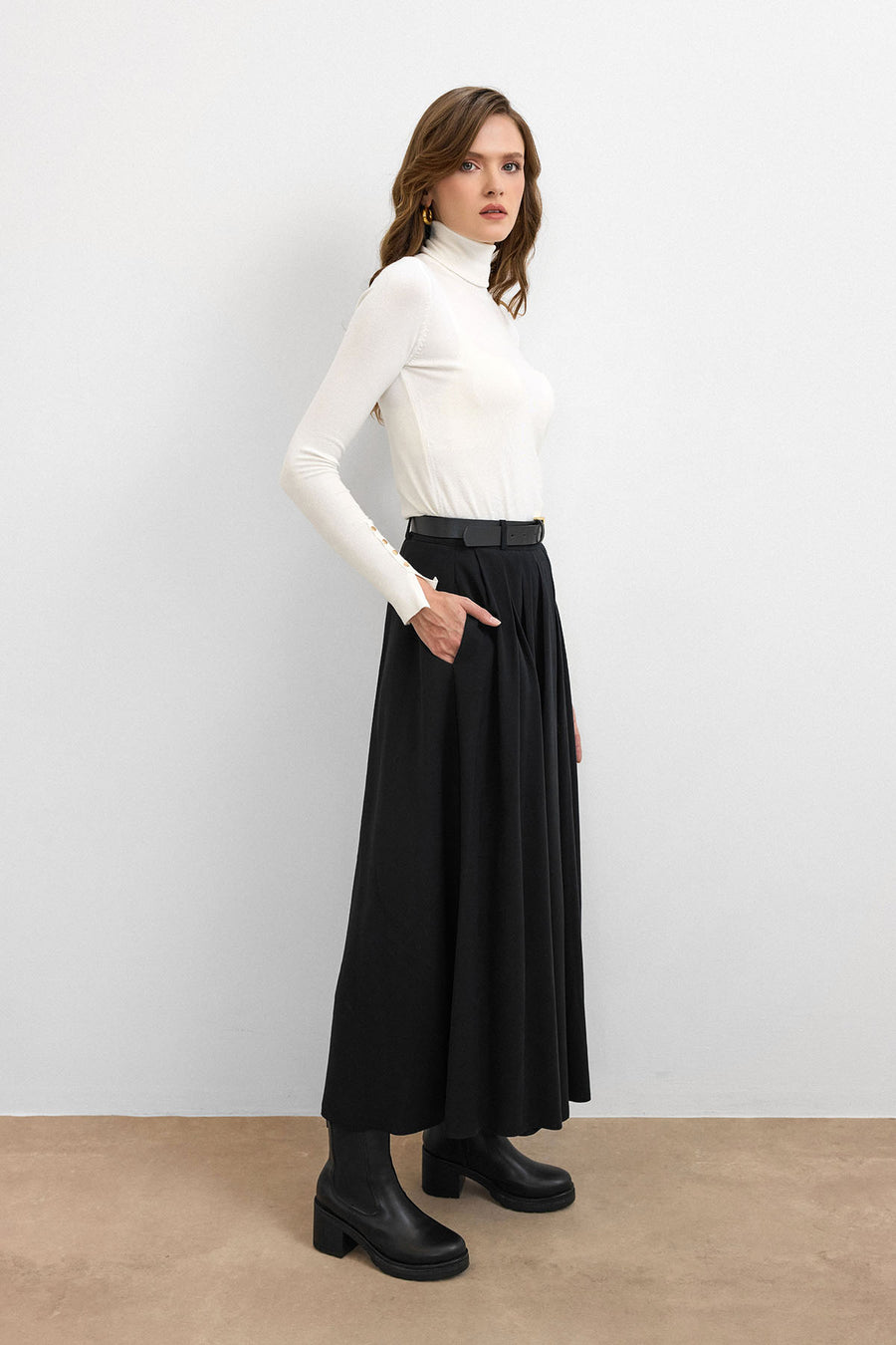 Classic Fit Dökümlü Maxi Etek Siyah