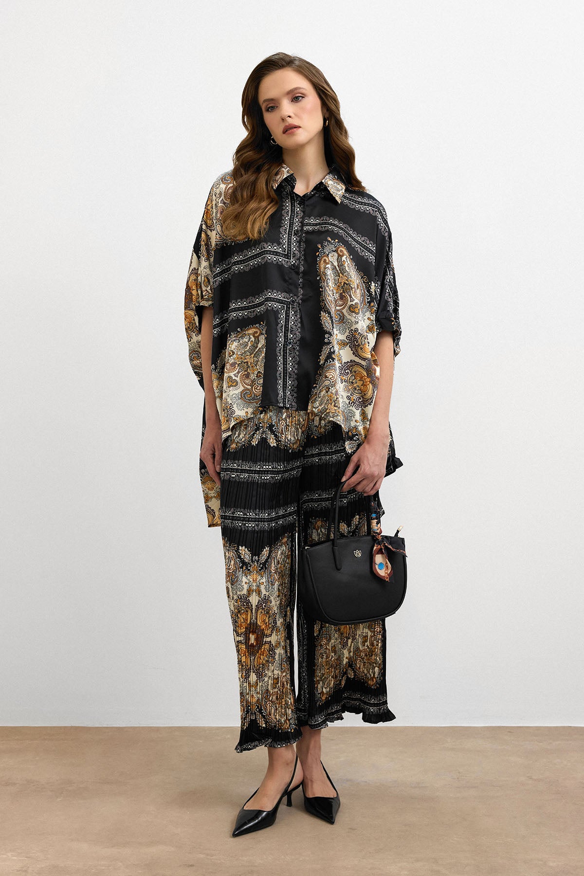 Barok Desen Saten Takım – Siyah Gold