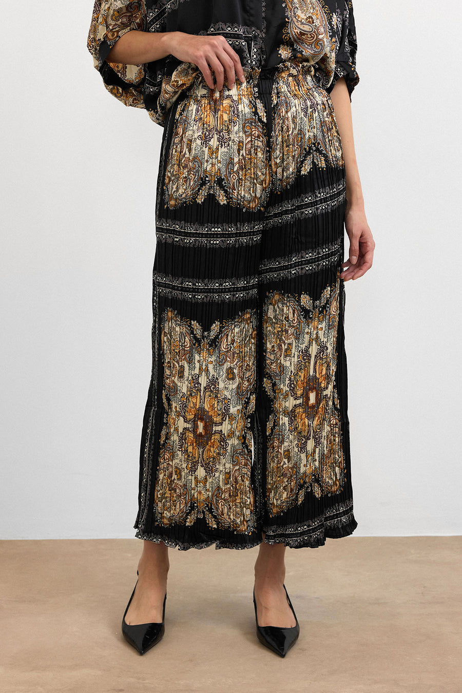 Barok Desen Saten Takım – Siyah Gold