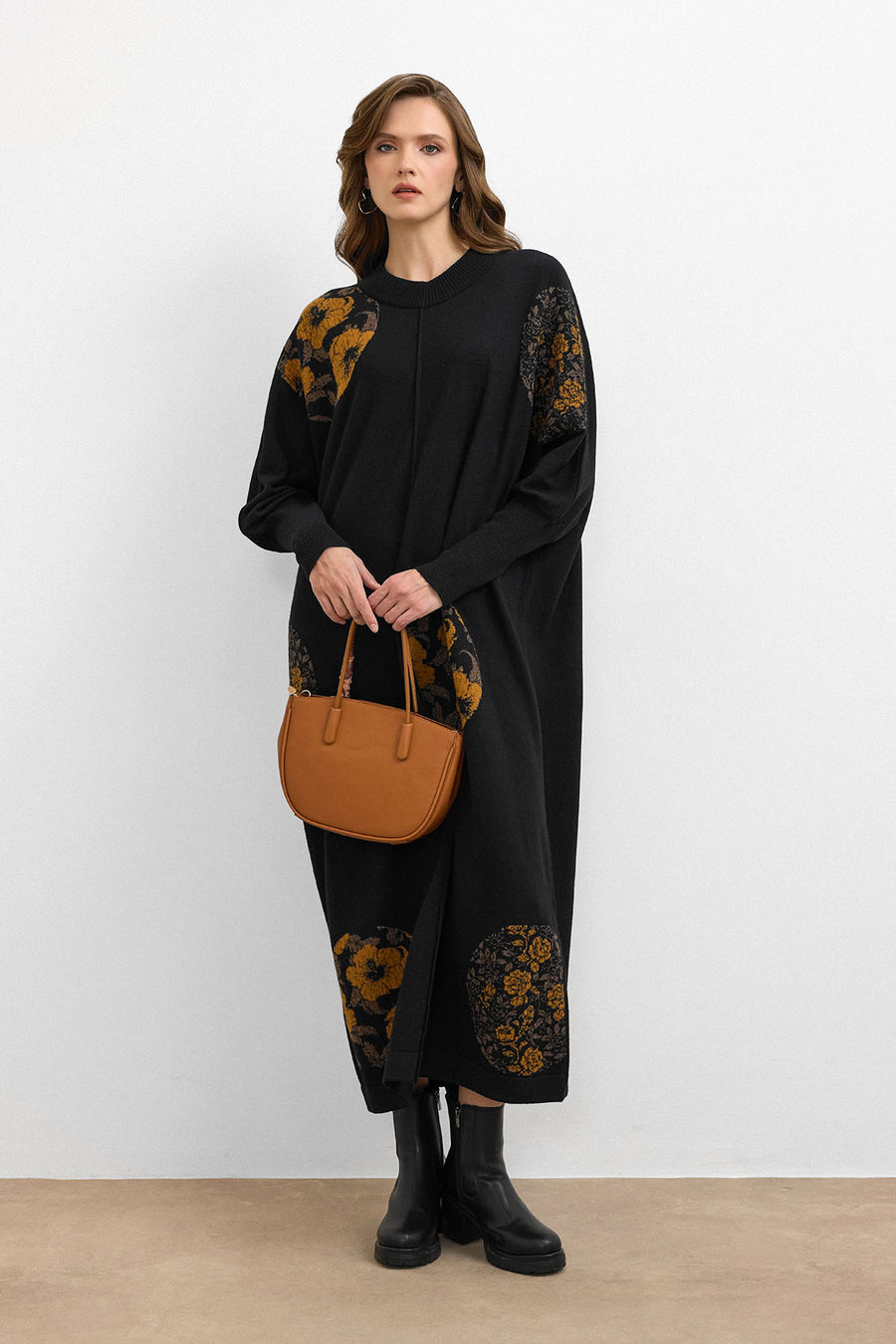 Kuzu Yünlü Çiçek Patchli Elbise – Sarı