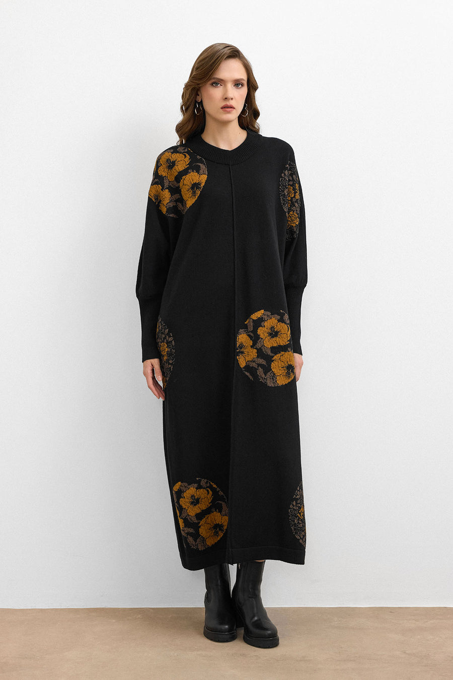 Kuzu Yünlü Çiçek Patchli Elbise – Sarı