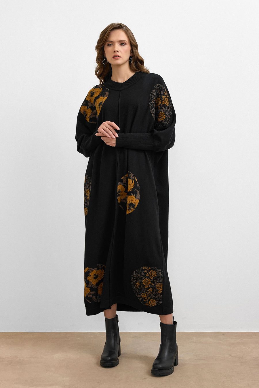 Kuzu Yünlü Çiçek Patchli Elbise – Sarı