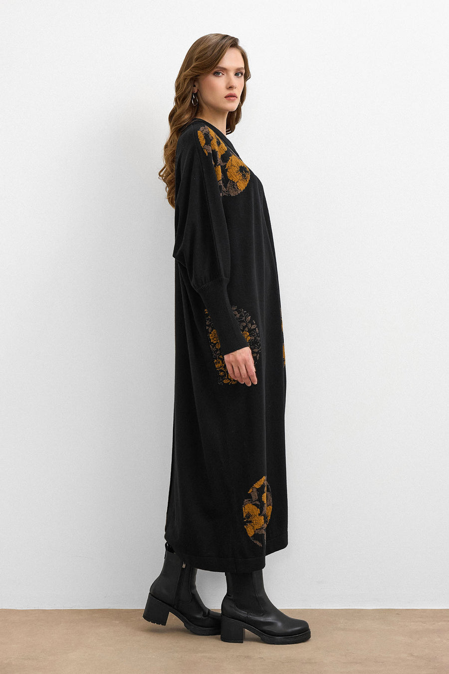 Kuzu Yünlü Çiçek Patchli Elbise – Sarı