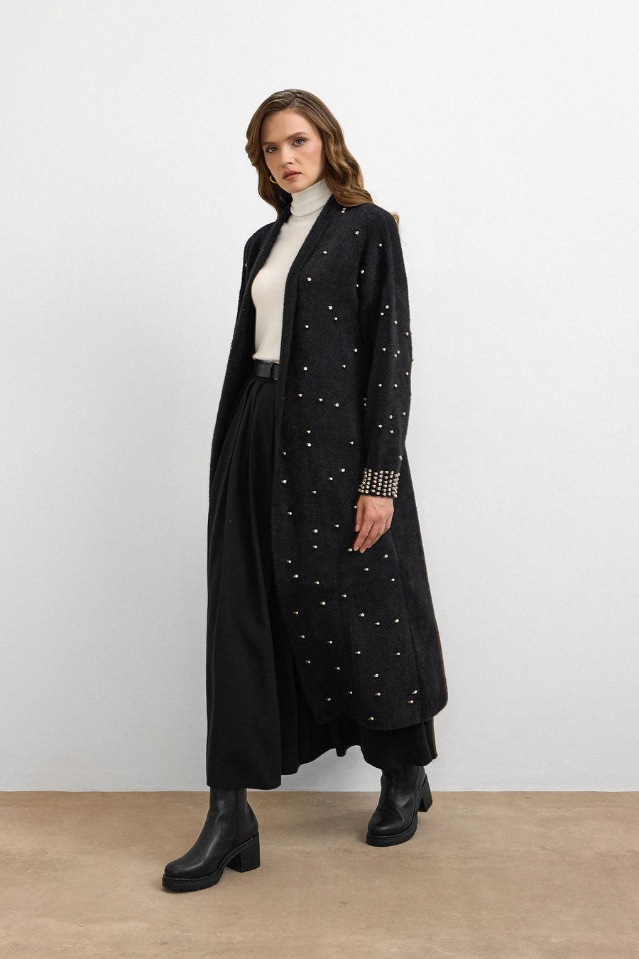 Kolları İnci Detaylı Sakal Hırka - Siyah