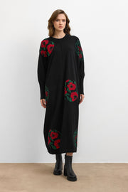 Kuzu Yünlü Çiçek Patchli Elbise – Kırmızı