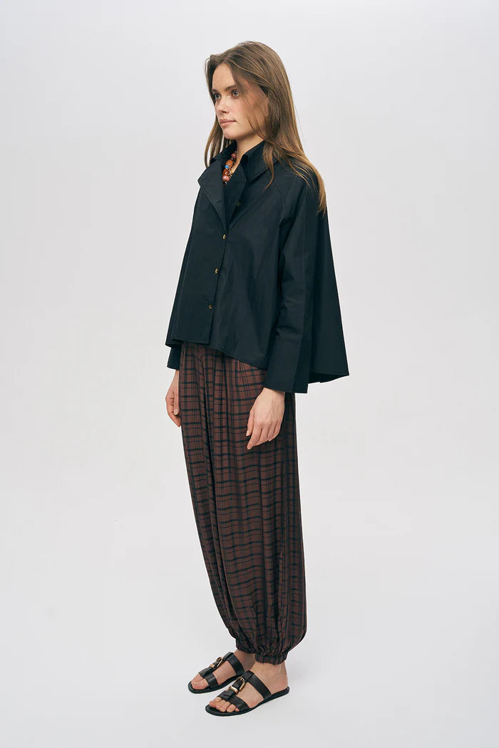 ORF-Kruvaze Görünümlü Modern Kesim Siyah Gömlek