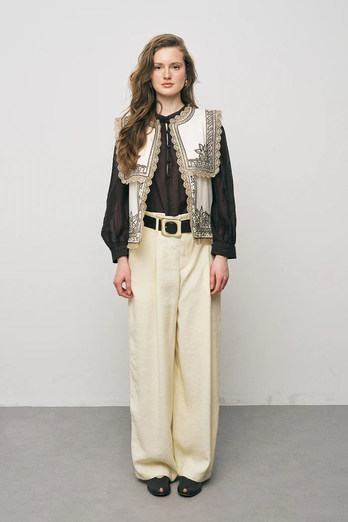 ORF-İşlemeli ve Geniş Yakalı Natur Renk Şık Yelek