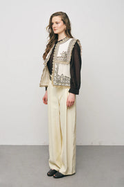 ORF-İşlemeli ve Geniş Yakalı Natur Renk Şık Yelek