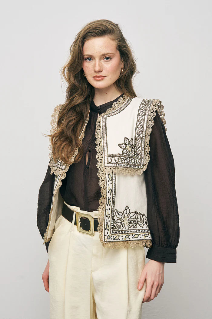 ORF-İşlemeli ve Geniş Yakalı Natur Renk Şık Yelek