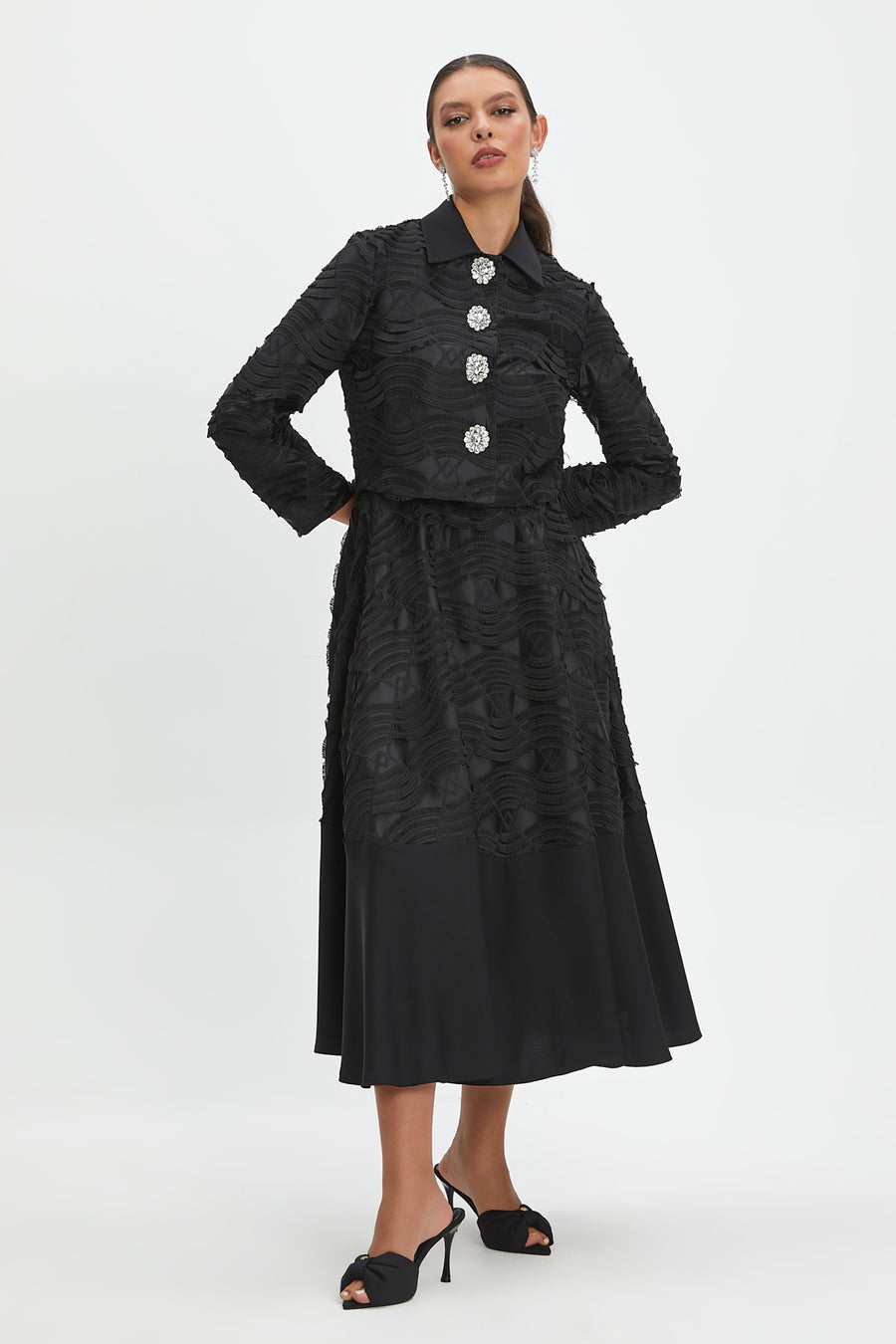 Kadın İkili Takım – Zarif Taşlı Detaylar ve Özgün Kumaş Dokusu – Özel Gün ve Davetler İçin Şık Tasarım