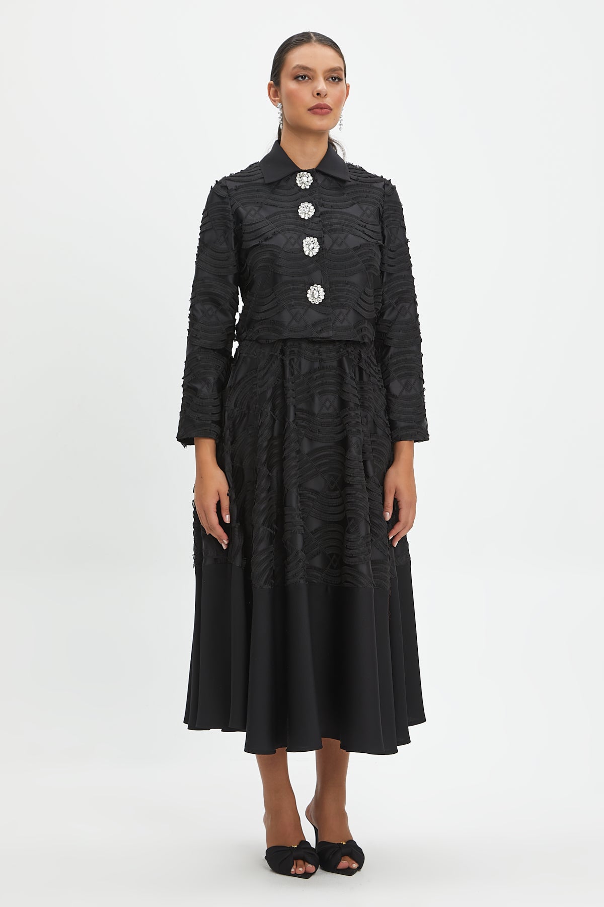 Kadın İkili Takım – Zarif Taşlı Detaylar ve Özgün Kumaş Dokusu – Özel Gün ve Davetler İçin Şık Tasarım