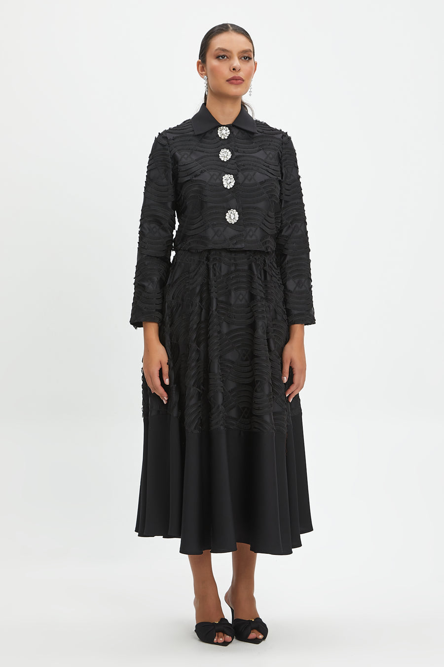 Kadın İkili Takım – Zarif Taşlı Detaylar ve Özgün Kumaş Dokusu – Özel Gün ve Davetler İçin Şık Tasarım