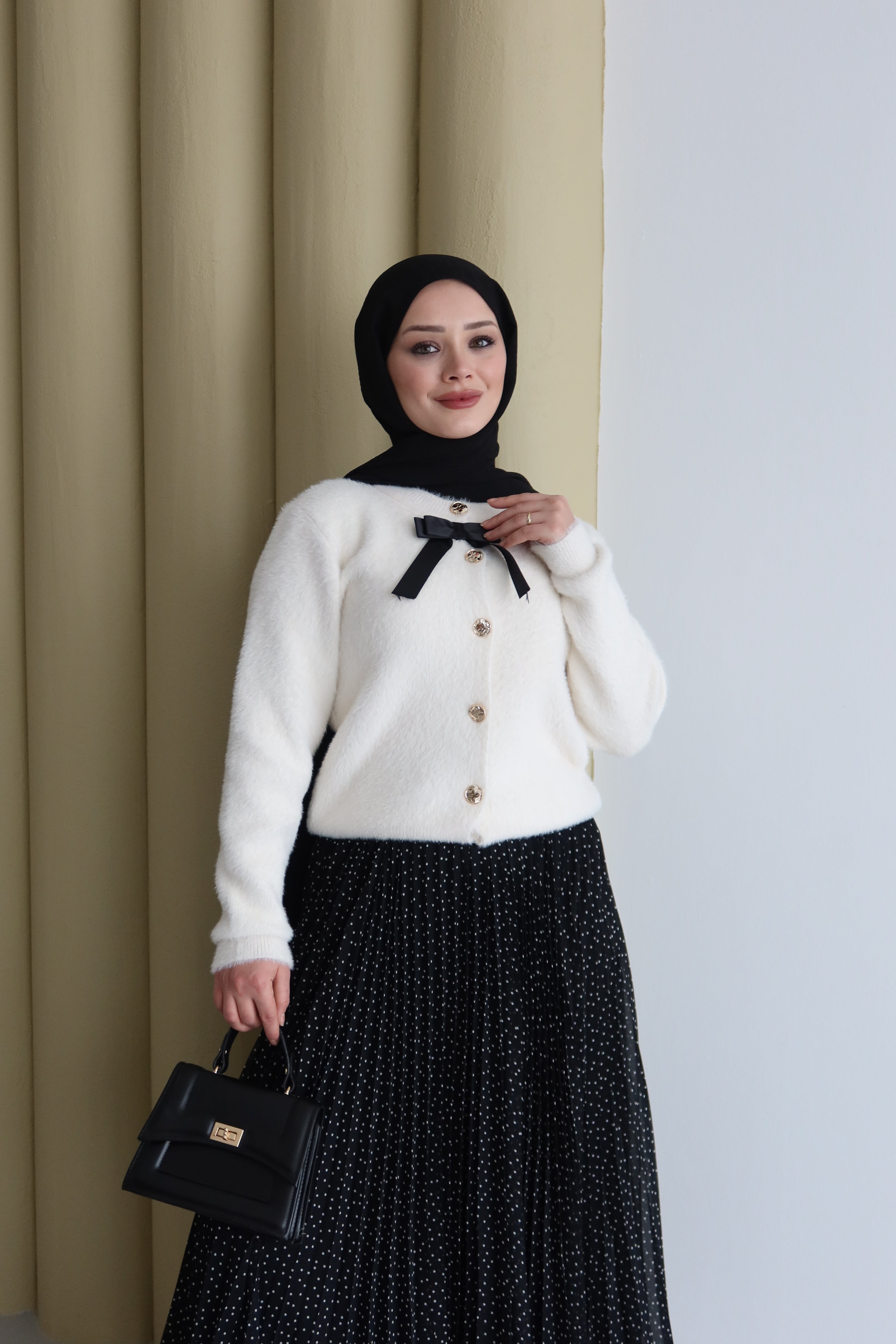 Fiyonk Detaylı Yumuşak Dokulu Triko Hırka