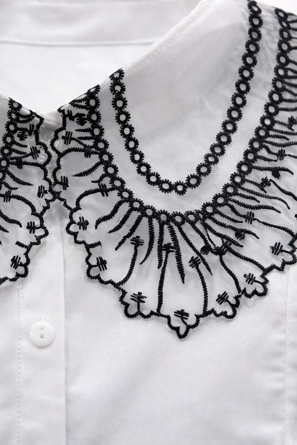 Siyah Dantel Detaylı Zarif Takma Yakalık