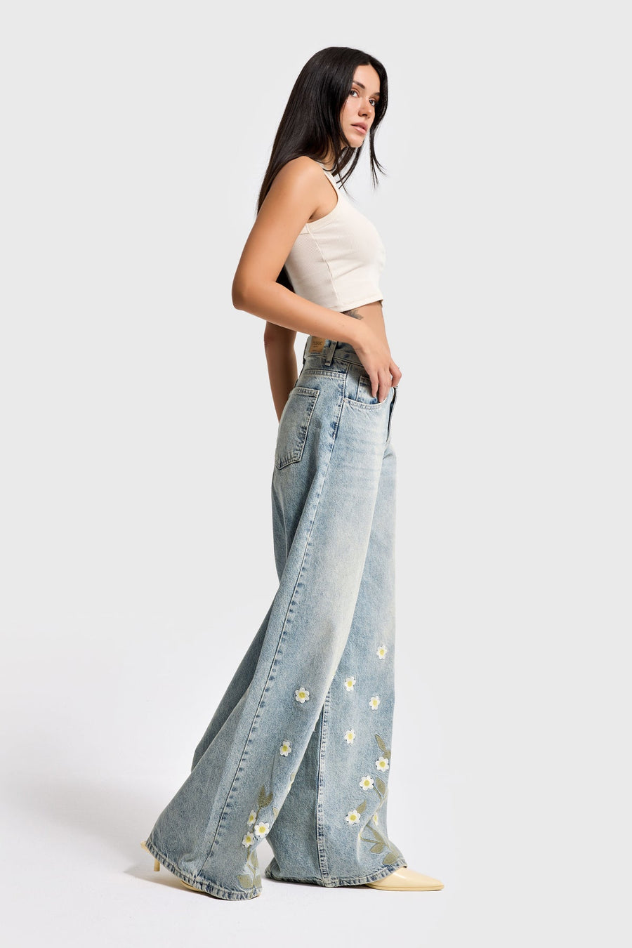 Çiçek Nakışlı Tasarım Denim Jean