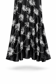 Çiçek Desenli Siyah Jakarlı Elbise