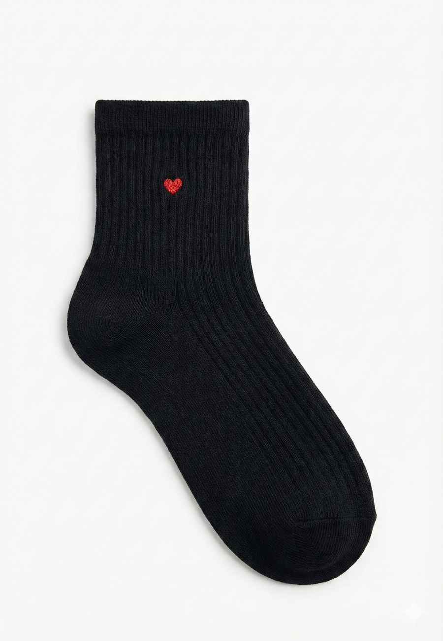 Minimal Kalp Desenli Çorap