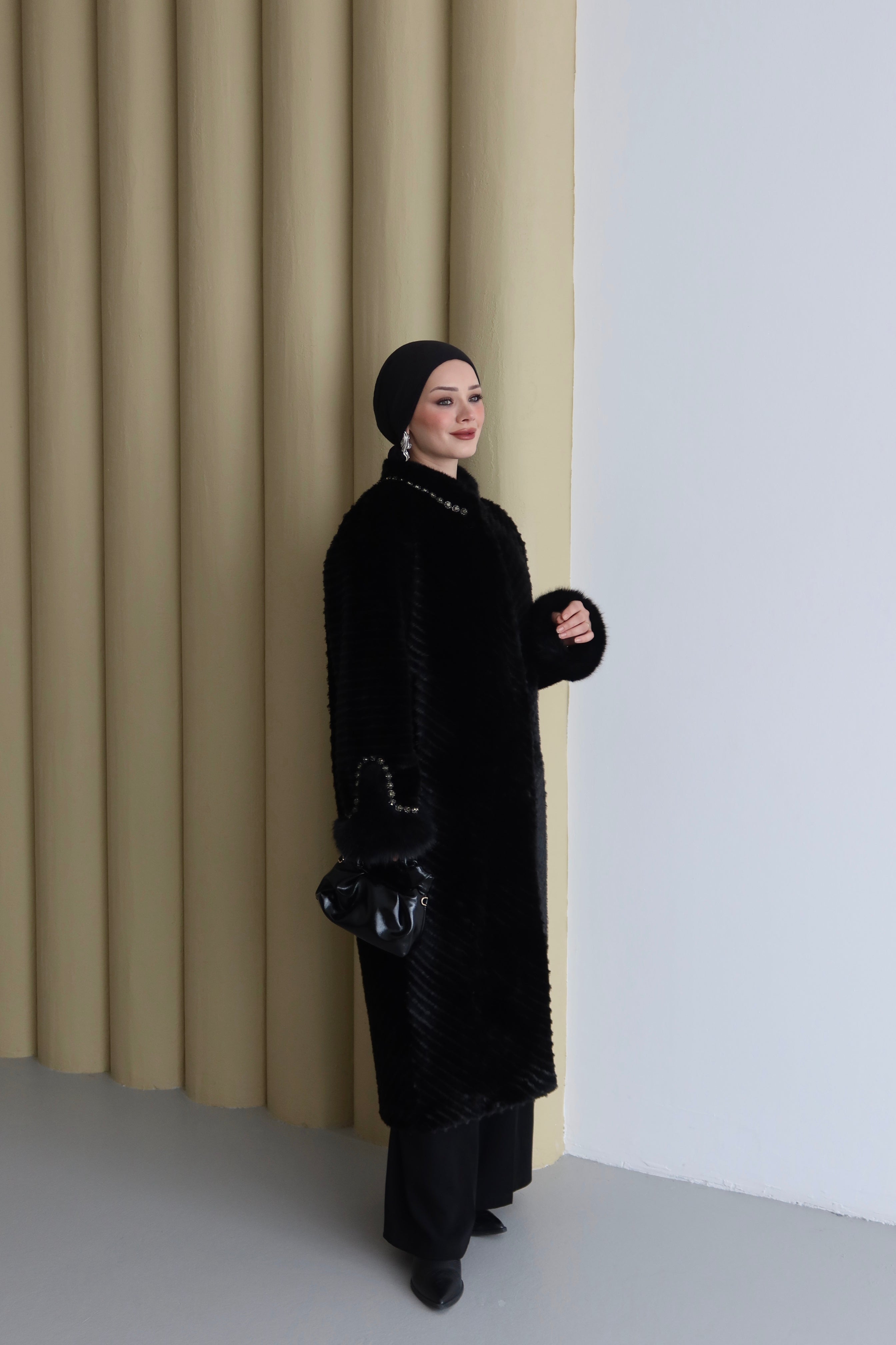 Kürk Taş Detaylı Kaban Siyah