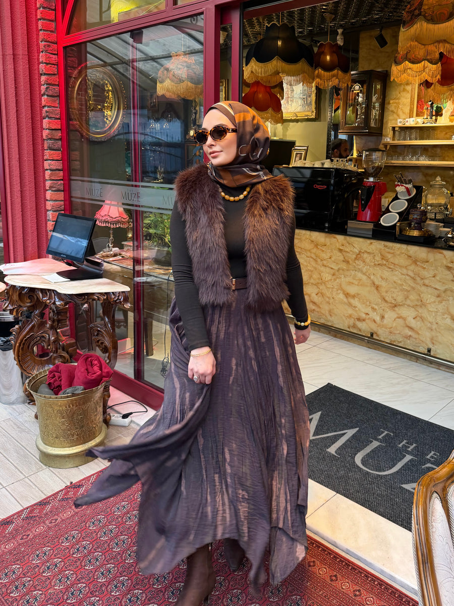 Asimetrik Uçları Dalgalı Etek