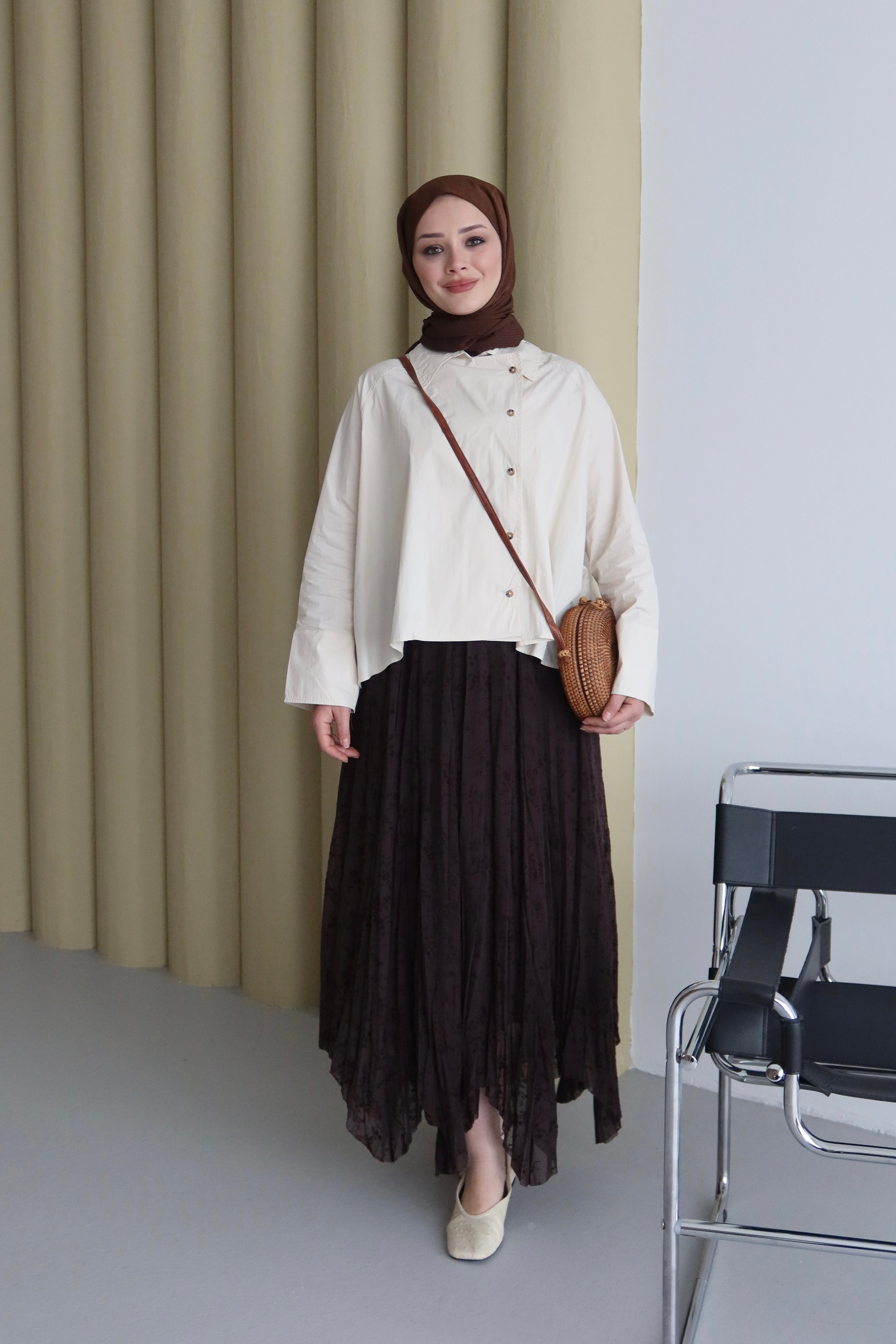 Asimetrik Uçları Dalgalı Kadife Detaylı Etek Kahve