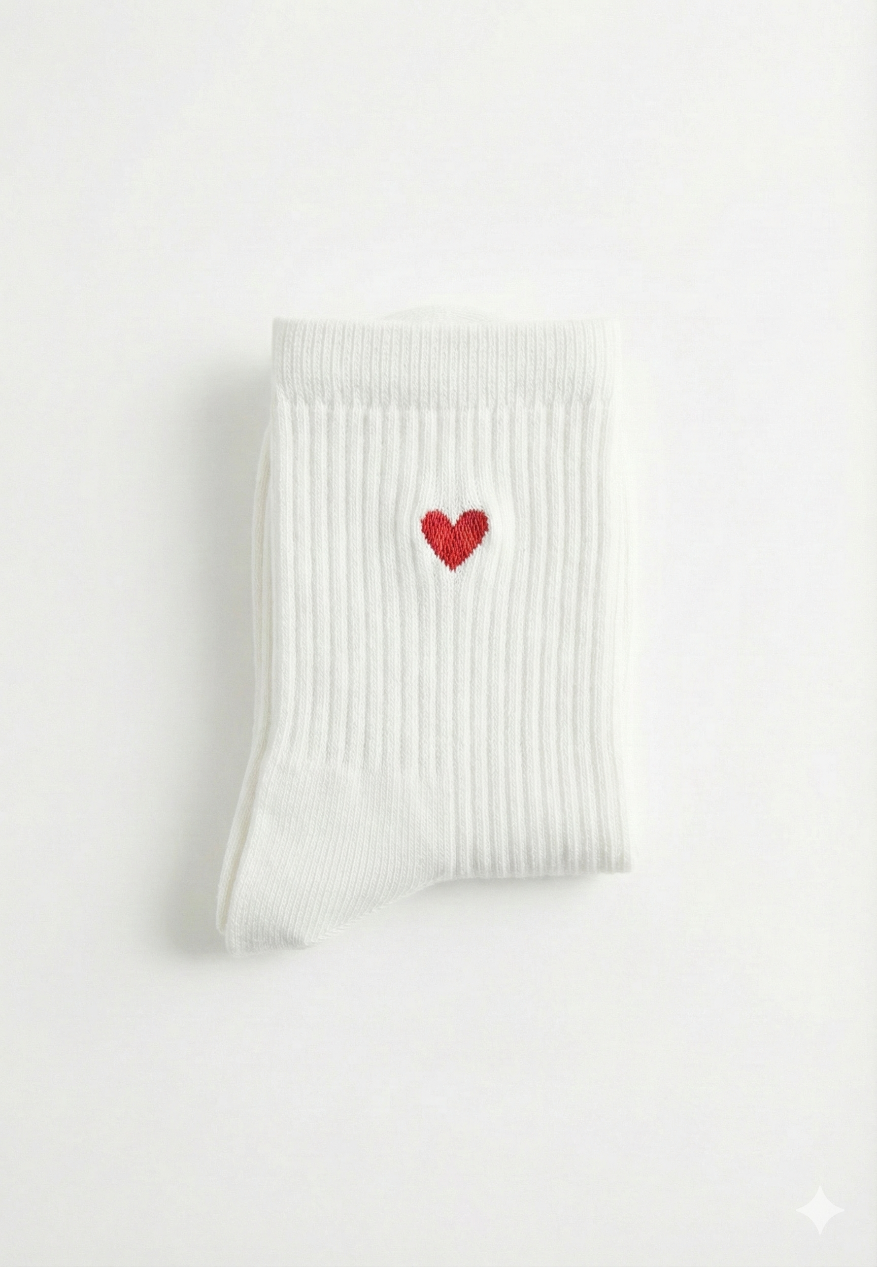 Minimal Kalp Desenli Çorap