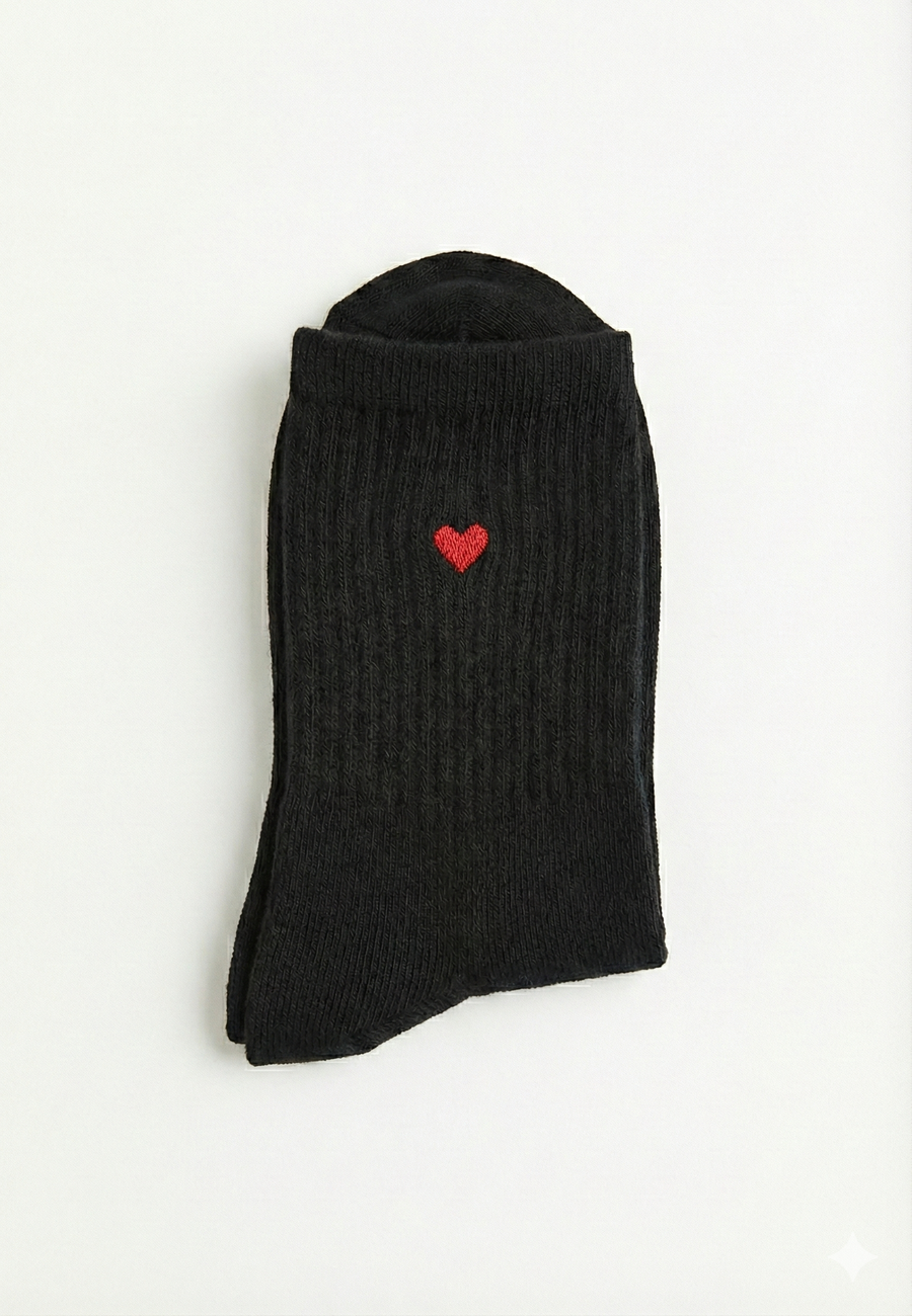 Minimal Kalp Desenli Çorap
