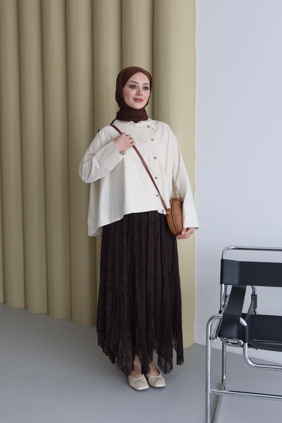 Asimetrik Uçları Dalgalı Kadife Detaylı Etek Kahve