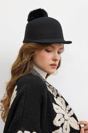 Ponpon Detaylı Siyah Keçe Şapka