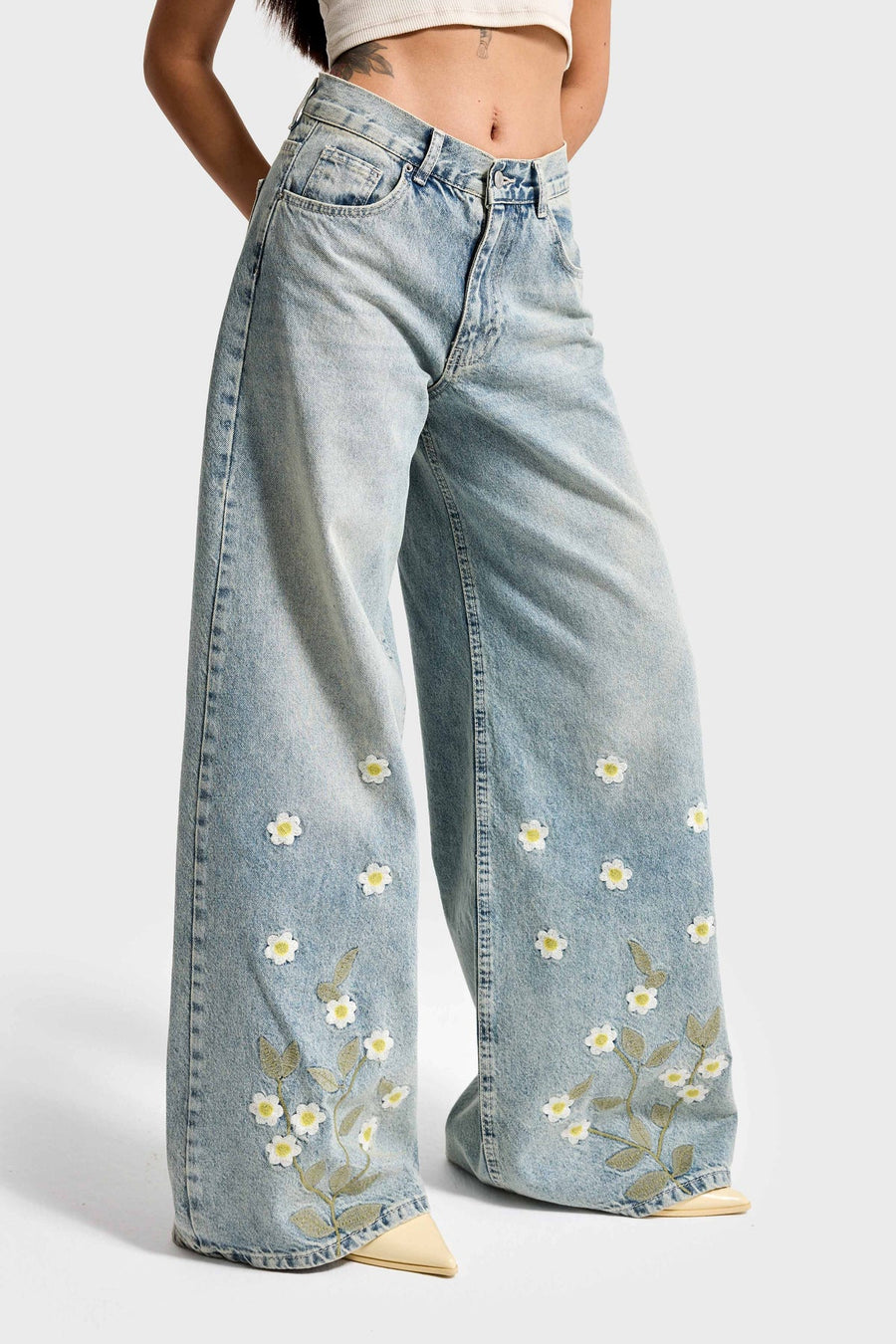 Çiçek Nakışlı Tasarım Denim Jean