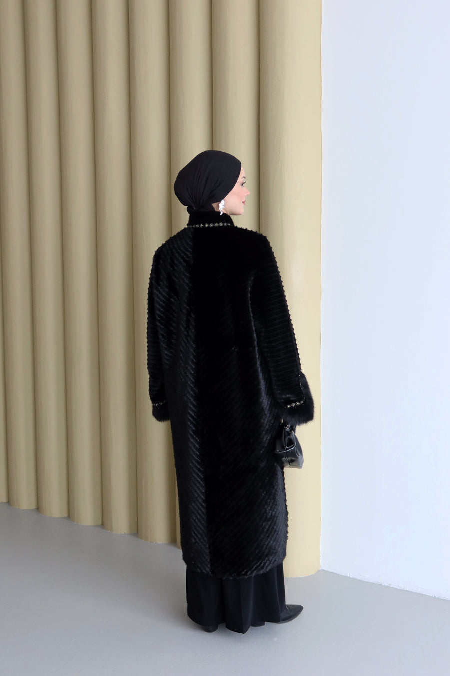 Kürk Taş Detaylı Kaban Siyah