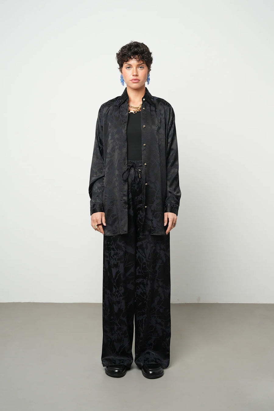 ORF-Siyah Çiçek Desenli Saten Oversize Gömlek