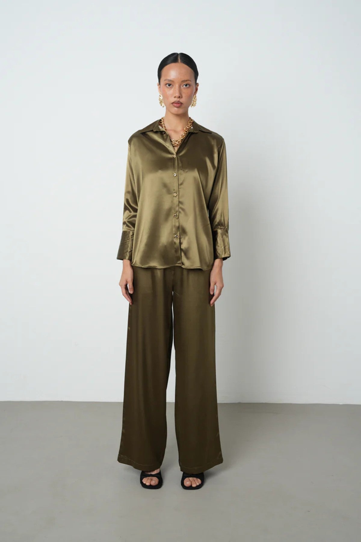 V Yaka Haki Saten Gömlek –  34706