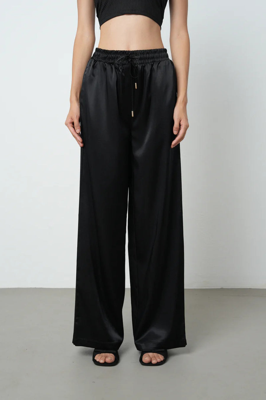 Siyah Parlak Saten Kadın Pantolon – Rahat ve Şık - 45299