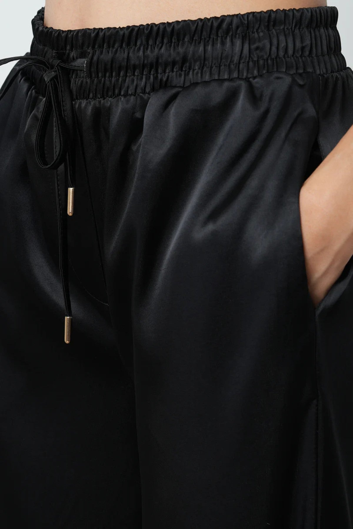 Siyah Parlak Saten Kadın Pantolon – Rahat ve Şık - 45299