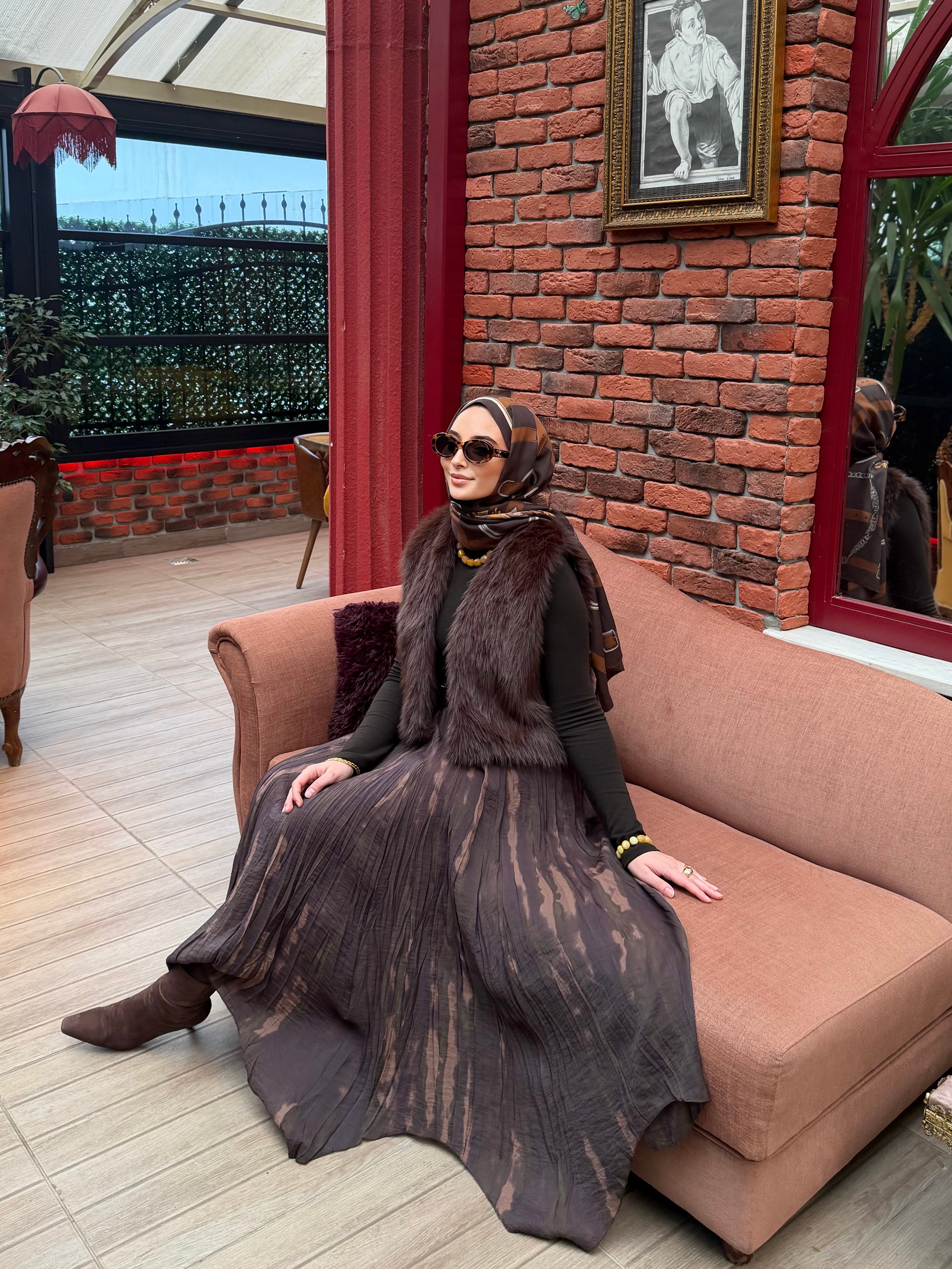 Asimetrik Uçları Dalgalı Etek