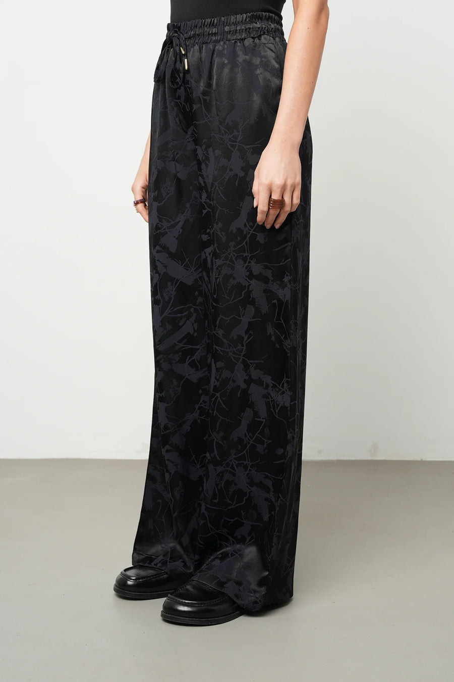 ORF-Siyah Çiçek Desenli Saten Palazzo Pantolon