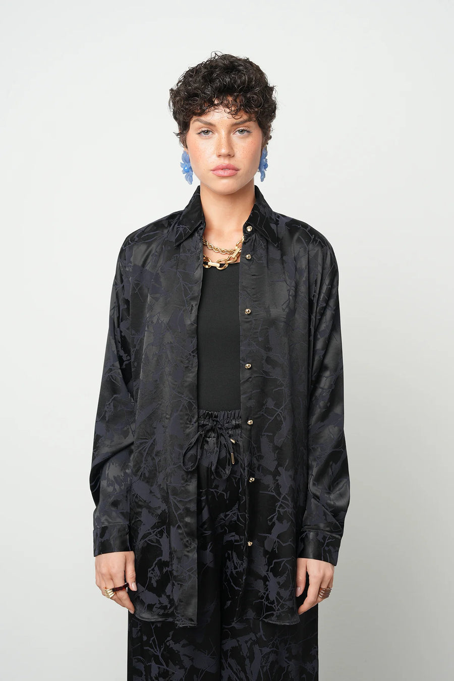 ORF-Siyah Çiçek Desenli Saten Oversize Gömlek