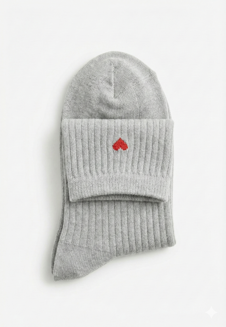 Minimal Kalp Desenli Çorap