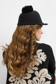 Ponpon Detaylı Siyah Keçe Şapka