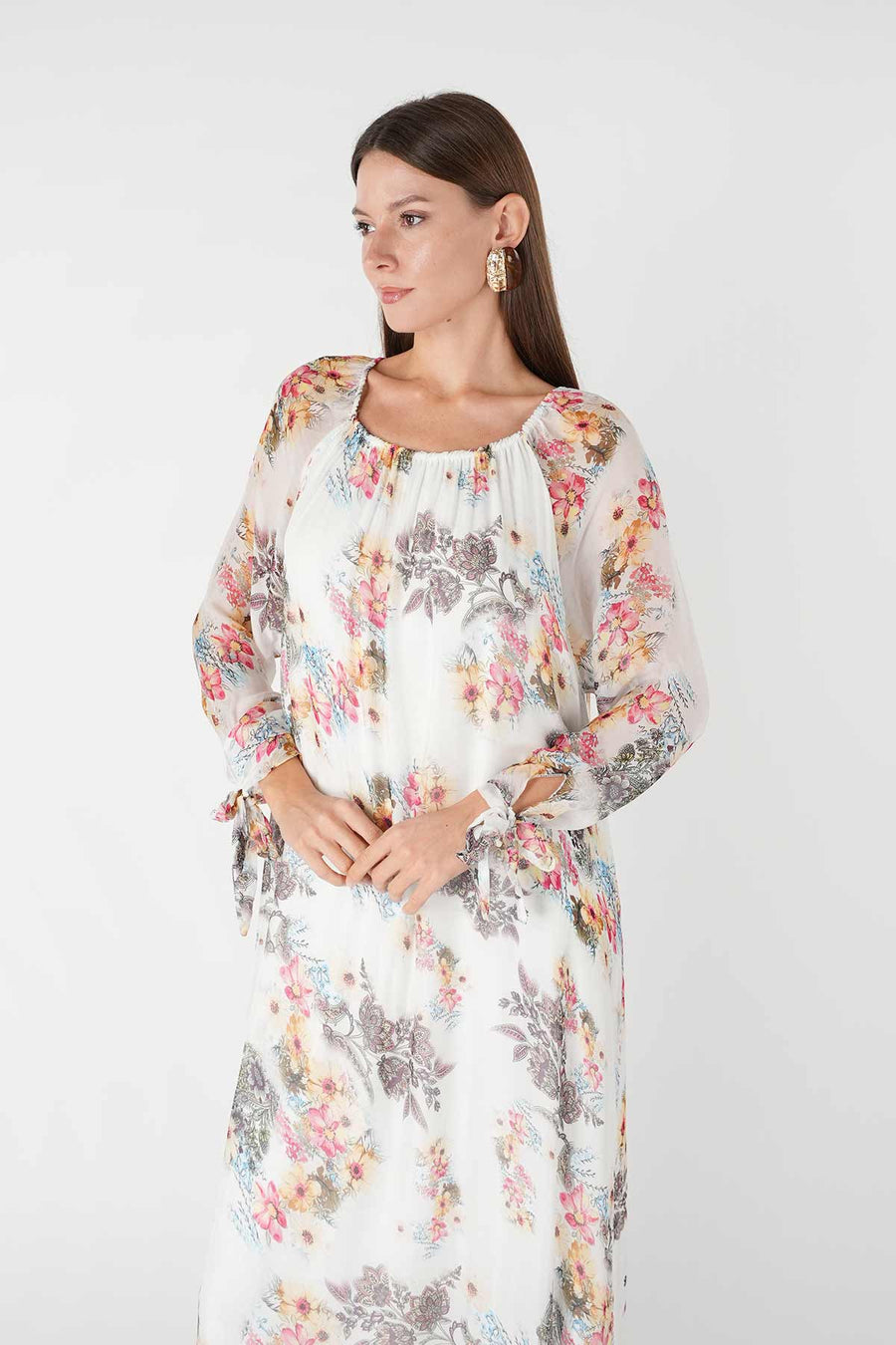 Zarif Çiçek Bahçesi: Şifon Desenli Elbise