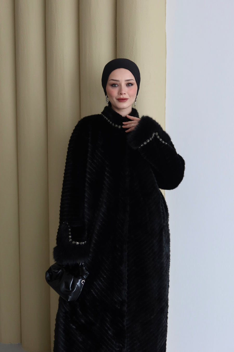 Kürk Taş Detaylı Kaban Siyah