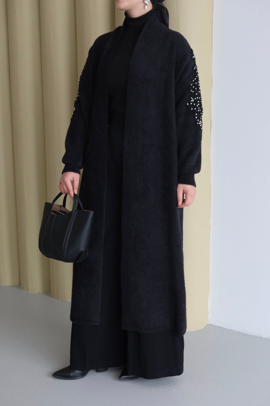 Taş İşlemeli Omuz Taşlı Hırka-Siyah